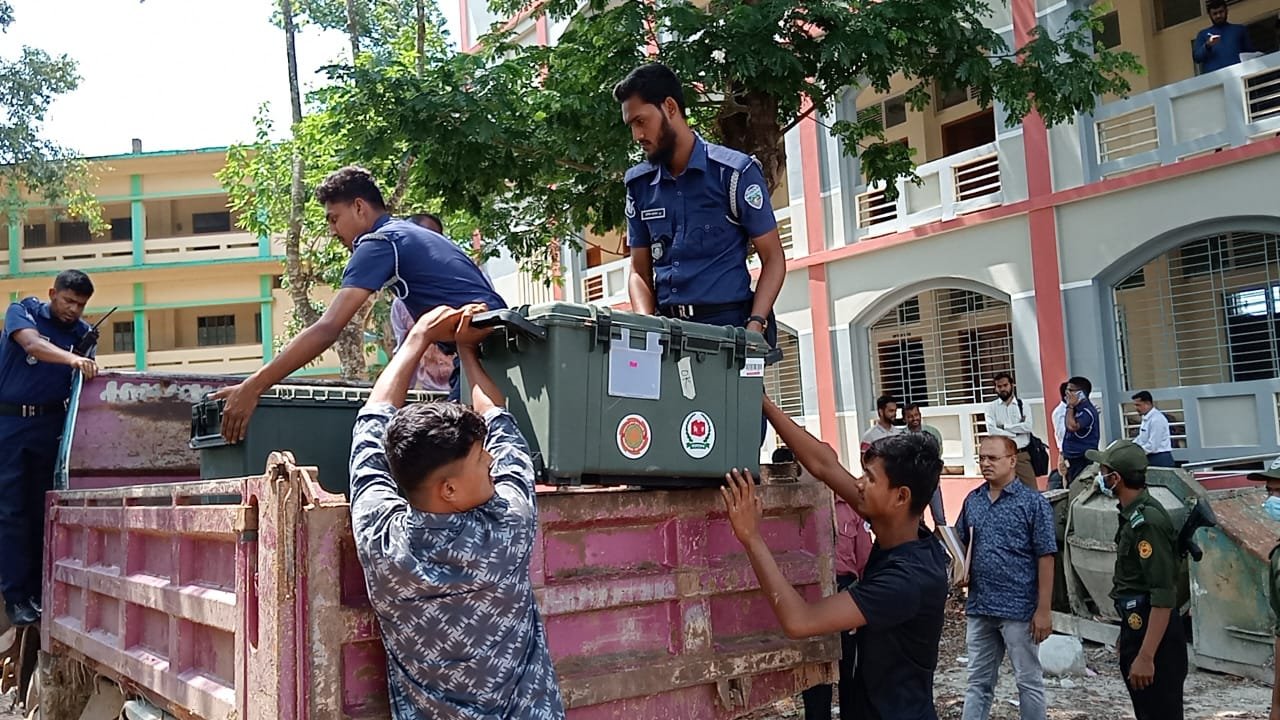 ভোটের সামগ্রী প্রেরণ